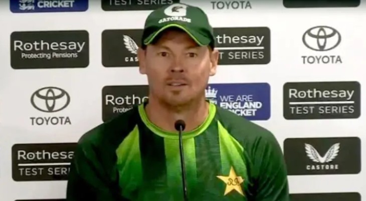 পাকিস্তানের বোলিং কোচের পদত্যাগ